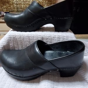 Dansko Black Ladies Shoes